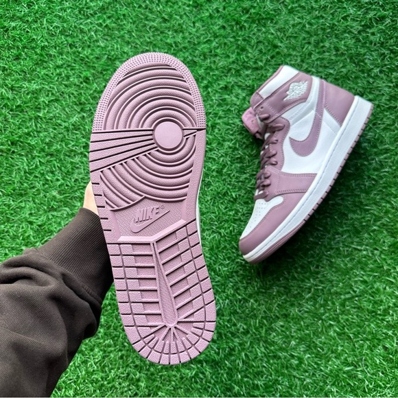 Nike Air Jordan 1 Retro High Og DZ5485105 White / Sky J Mauve - Picture 2 of 10